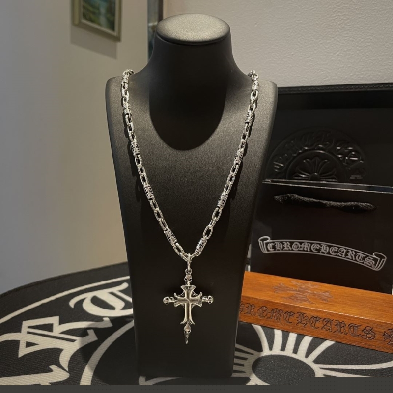 Ch**me He**ts necklaces